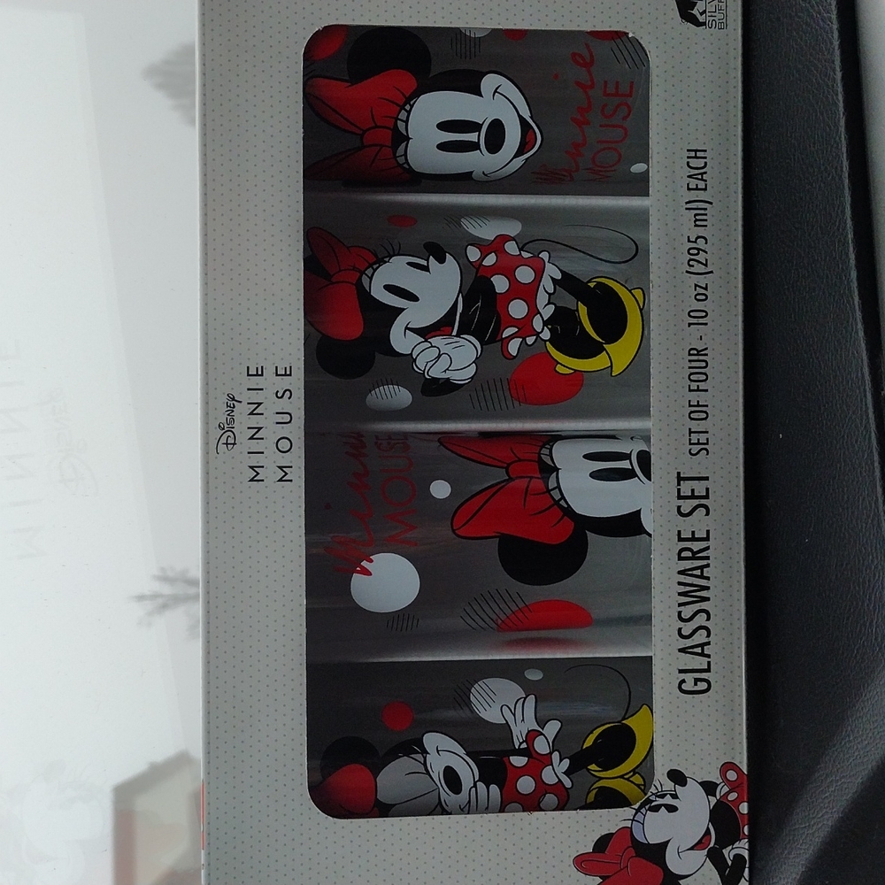 New Disney Minnie mouse glassware set of 4 10oz each glass